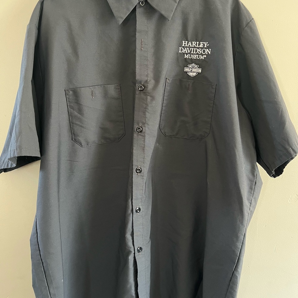 Harley-Davidson Museum Charcoal Men's Button Down Shirt Willie G. Skull style
